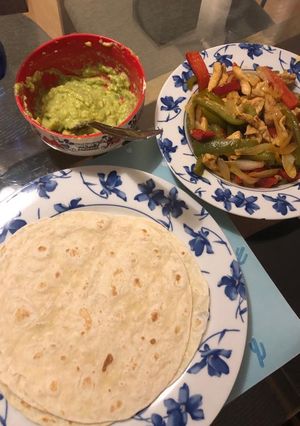 Una foto de Fajitas con guacamole