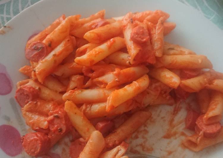 Pasta con salchichas