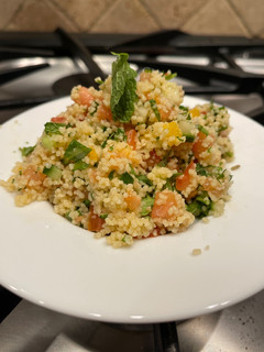 Una foto de 😋🥴Cocinar cous cous fácil y rápido 🍅
