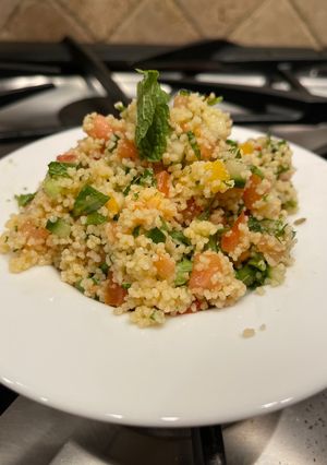 Una foto de 😋🥴Cocinar cous cous fácil y rápido 🍅