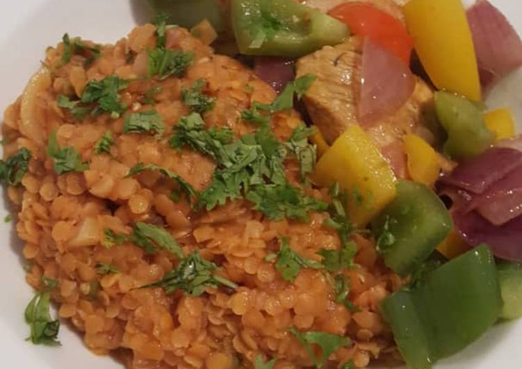 Lentil porridge with sweet peppered chicken breast