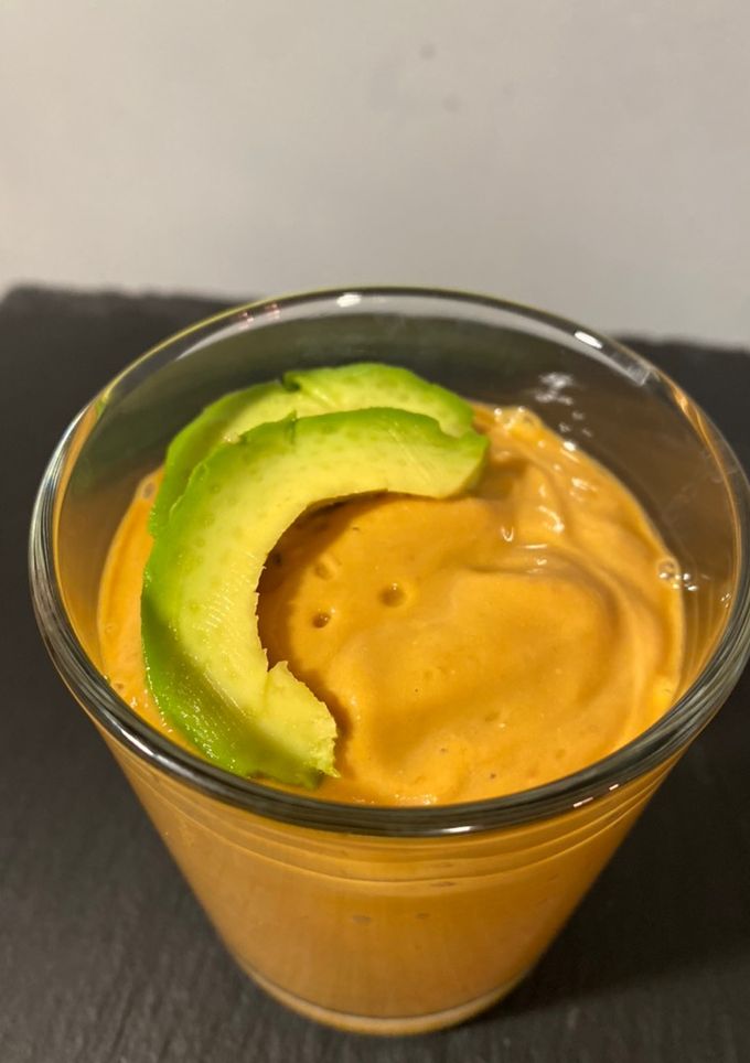 Una foto de Salmorejo con Aguacate 🥑 SIN PAN
