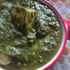 A picture of Palak paneer.