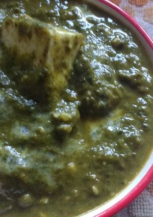 A picture of Palak paneer.