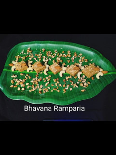 ગોળ પાપડી (Gol Papdi Recipe In Gujarati) રેસીપી મુખ્ય ફોટો