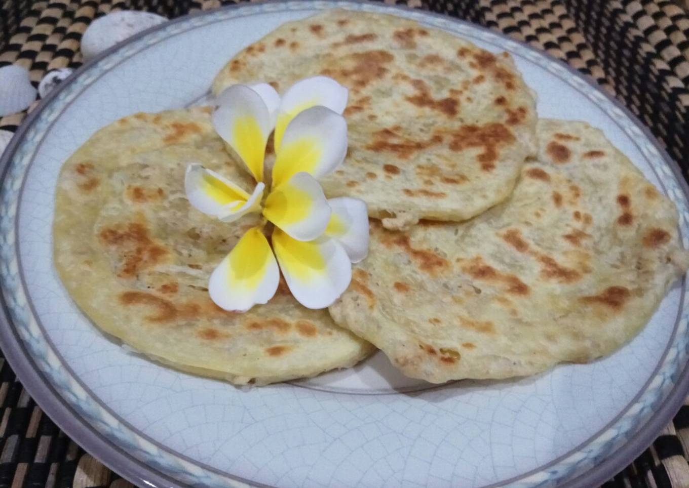 Roti Canai Isi Kari Ayam