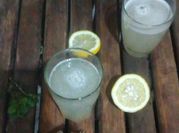 Una foto de bebida refrescante