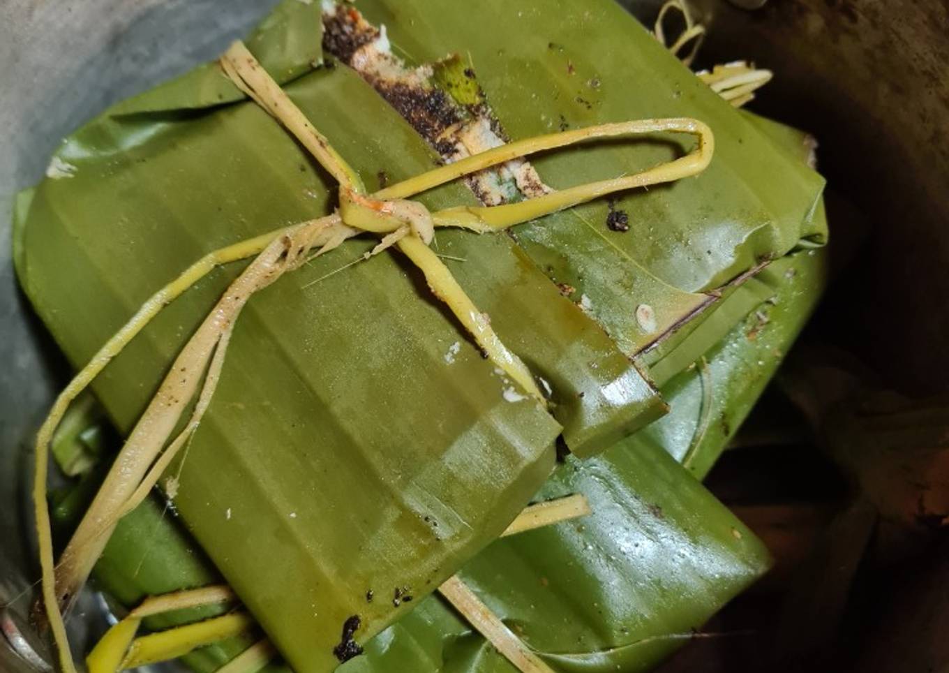 Tamales de mole en hoja plátano