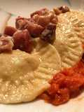 Ravioli ripieni di zucca con gorgonzola e speck