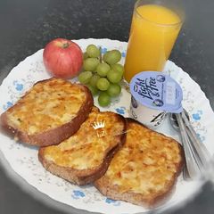 A picture of 🧀🍛🍞3 Cheese Chilli Toast🧀🍛🍞.