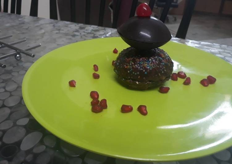 Easy Way to Prepare Speedy Chocolate Disc on chocolate cup cake