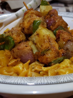A picture of Cheesey chicken sashlik macroni.
