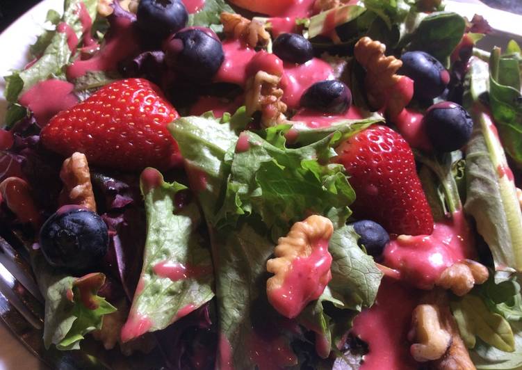 Step-by-Step Guide to Prepare Homemade Multicolored Salad Dressed with Cranberries Vinaigrette