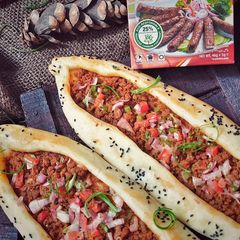 A picture of Turkish Pide.