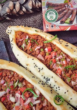 A picture of Turkish Pide.