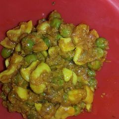 A picture of Peas cashews curry.
