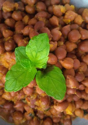 A picture of Sukha Masala Chana.