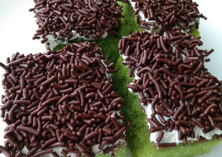 Bagaimana Membuat Cake Potong Pandan Coklat Anti Gagal
