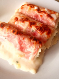 Una foto de Canelones de espinacas y jamón york