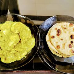 A picture of Egg Malai Korma and Naan.
