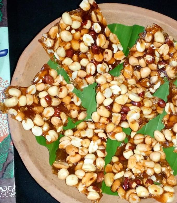 Debjani Mistry Kundu দ্বারা বাদাম কটকটি বা বাদাম চিট(Badam Katkoti Ba Badam  Chit Recipe In Bengali) রেসিপি- কুকপ্যাড