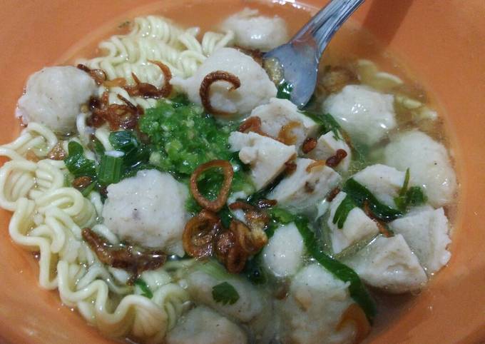 Bagaimana cara membuat Bakso Ayam Kuah yang nagih banget