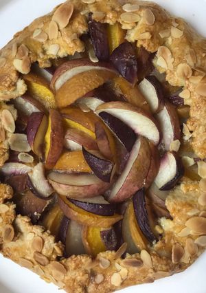 Une photo de Tarte Rustique Pêches et Nectarines
