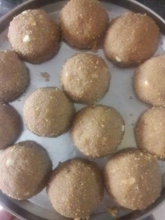 લાડુ (Ladoo Recipe in Gujarati) રેસીપી મુખ્ય ફોટો