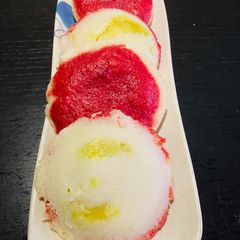 A picture of Stuffed Idli in two color.