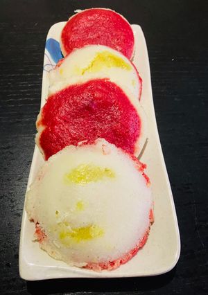 A picture of Stuffed Idli in two color.