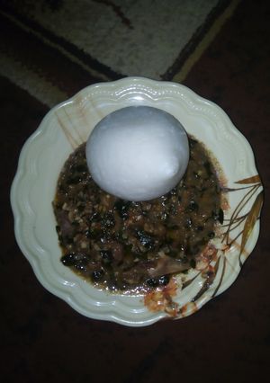 A picture of Tuwon shinkafa da miyan zogale.