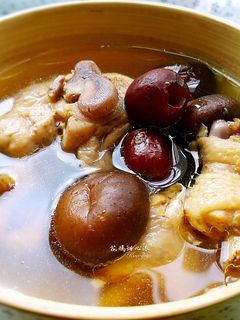 紅棗香菇雞湯(電鍋版) 的食譜成品照片