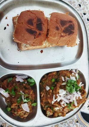 पाव ब्रेड भाजी (pav bread bhaji recipe in Hindi) रेसिपी मुख्य फोटो