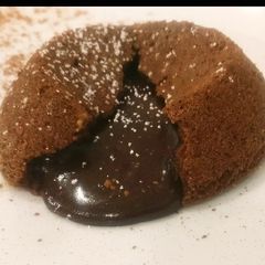 A picture of Lawa cake.