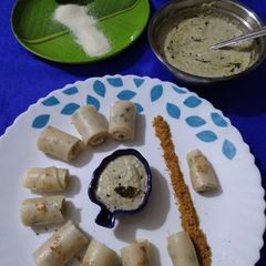 A picture of Suji khandavi (Suji steamed rolls).