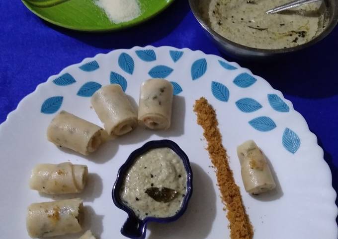 Suji khandavi (Suji steamed rolls)