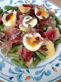 Una foto de Ensalada de judías verdes, patata y jamón