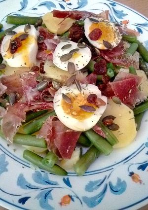 Una foto de Ensalada de judías verdes, patata y jamón