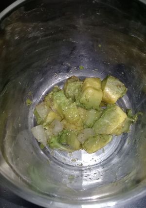 A picture of Avacado Salad.