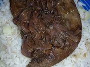 Una foto de bifes de hígado