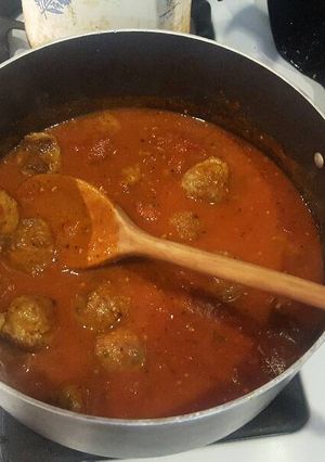 A picture of Meatballs in Sauce.