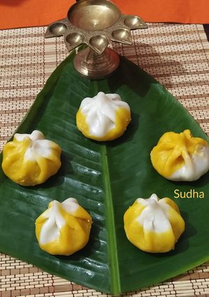 मक्याचे मोदक - (makyache modak recipe in marathi) रेसिपी चे मुख्य फोटो 