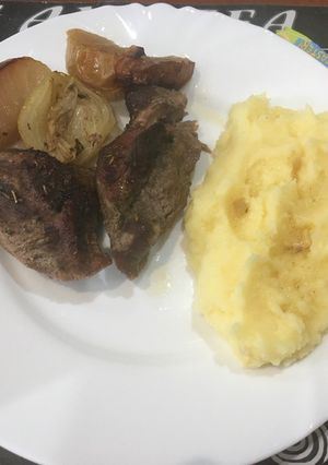 Pulykacombfilé hagymával és almával 🦃🍎 recept fotója