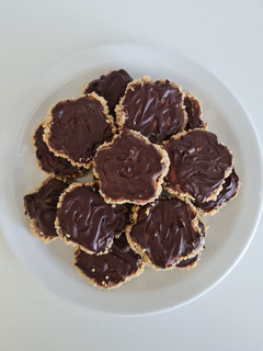 Una foto de Sablé de cacahuetes y chocolate