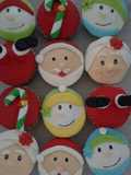 Ponquesitos de vainilla decorados de navidad