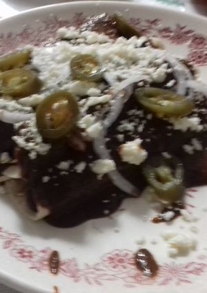 Una foto de Enmoladas de tamarindo y pollo