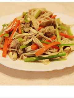 涼拌肉絲金針菇 的食譜成品照片