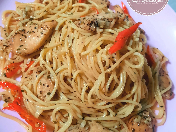 Bagaimana Membuat Spaghetti Aglio e olio with smoked chicken Anti Gagal