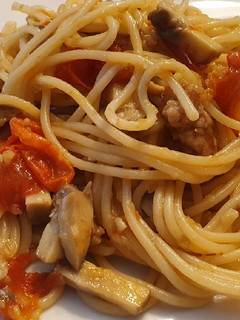 Una foto de Spaghetti con butifarra y champiñones
