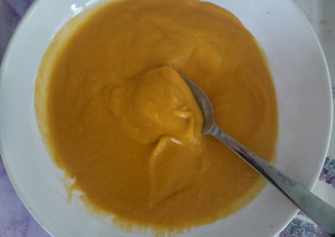 Crema de calabacín y batata con leche de almendras